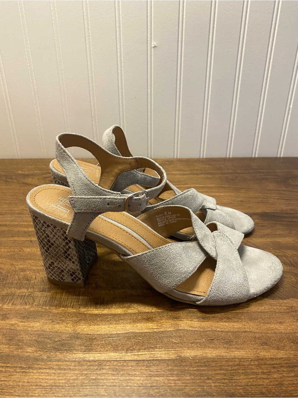 New Directions Women's Light Gray Suede Block Heel with snake print - size: 8